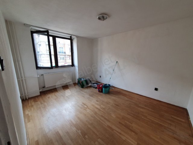 Kiadó téglalakás, albérlet, VIII. kerületben, Dobozi utcában