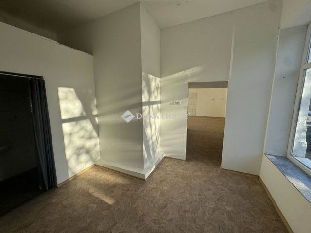 Eladó téglalakás, Budapesten, XX. kerületben 44.5 M Ft, 1 szobás