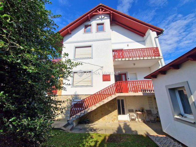 Eladó családi ház, Hévízen 99 M Ft, 6 szobás