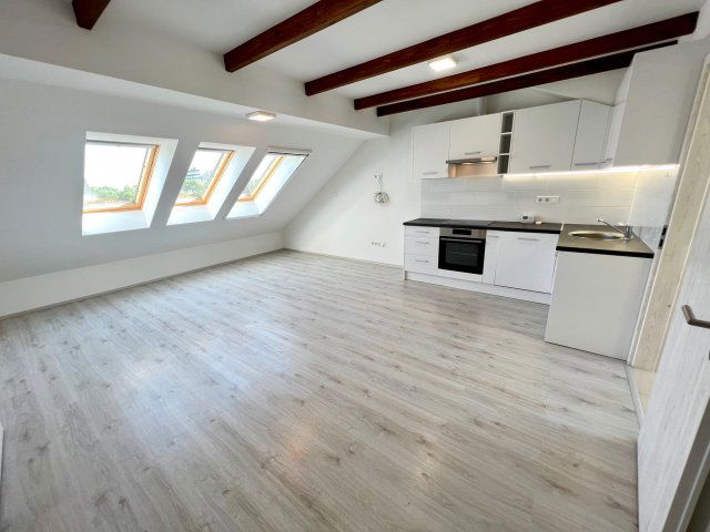Eladó téglalakás, Székesfehérvárott 72.5 M Ft, 1+2 szobás