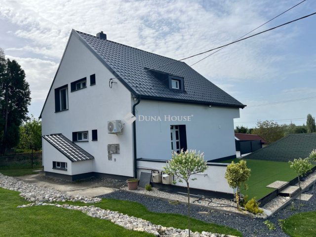Eladó családi ház, Gyenesdiáson 145 M Ft, 5 szobás