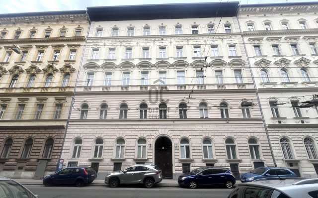 Eladó téglalakás, Budapesten, VI. kerületben 69.9 M Ft, 2 szobás