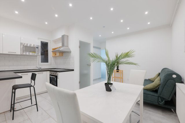 Eladó téglalakás, Budapesten, VII. kerületben 65.9 M Ft