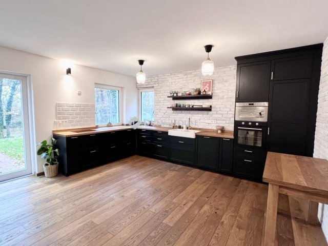 Eladó családi ház, Balatonalmádiban 265 M Ft, 6 szobás