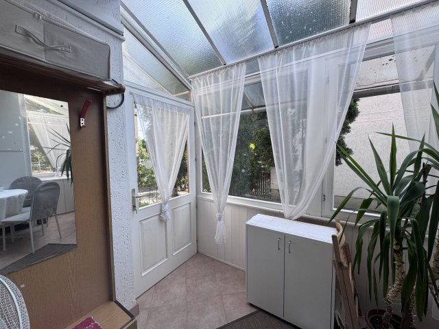 Eladó családi ház, Jászárokszálláson 125.9 M Ft, 5+3 szobás