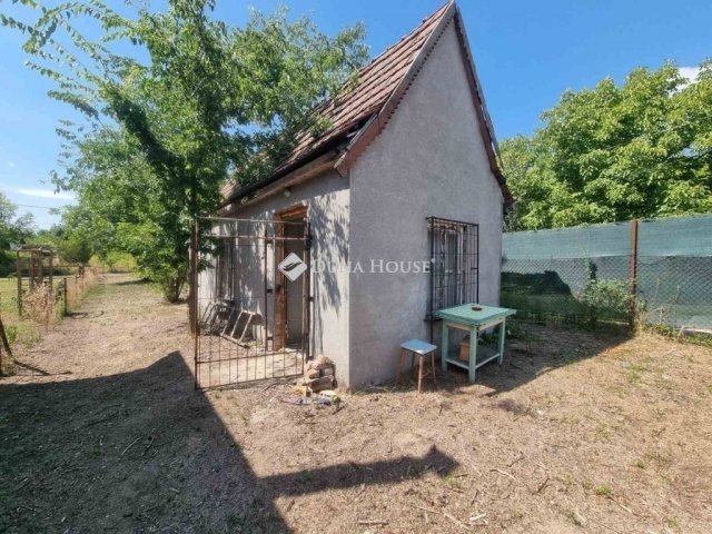 Eladó nyaraló, Tóalmáson 5.5 M Ft, 3 szobás