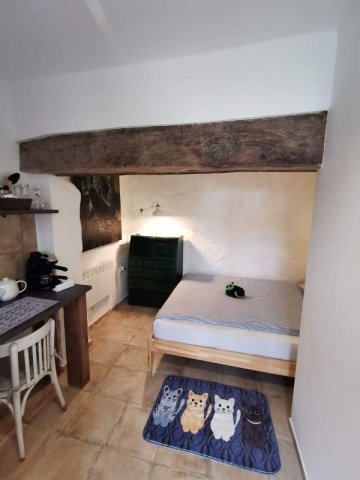 Kiadó téglalakás, albérlet, Pécsett 100 E Ft / hó, 1 szobás