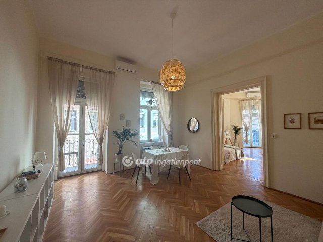 Eladó téglalakás, Budapesten, VIII. kerületben 112 M Ft