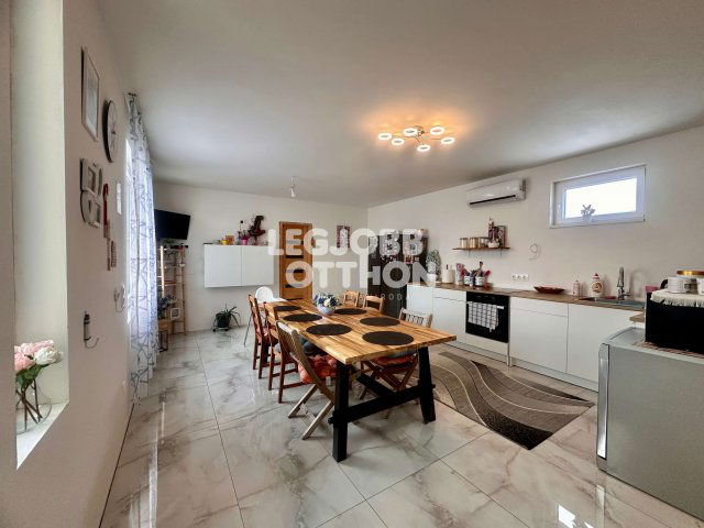 Eladó családi ház, Cegléden 63.5 M Ft, 3 szobás