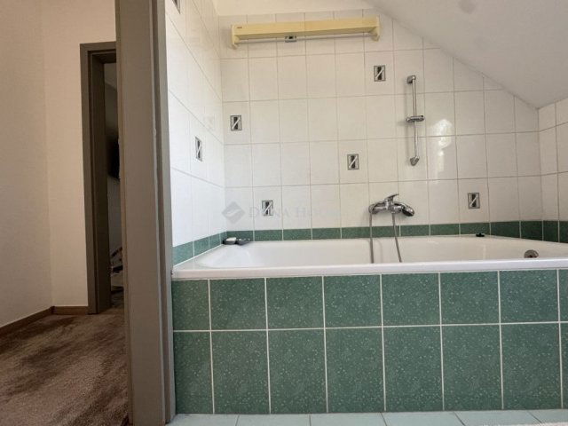 Eladó családi ház, Budapesten, IV. kerületben 199 M Ft, 6 szobás