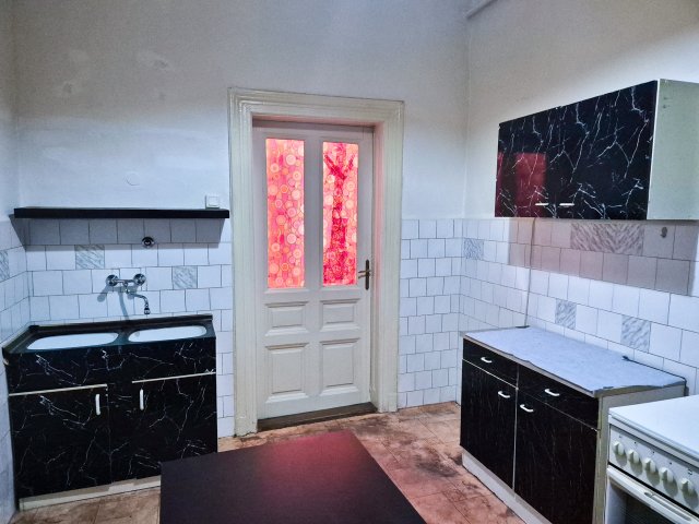 Eladó téglalakás, Budapesten, V. kerületben, Honvéd utcában