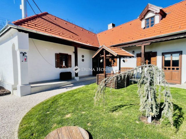 Eladó családi ház, Vértesacsán 250 M Ft, 5 szobás