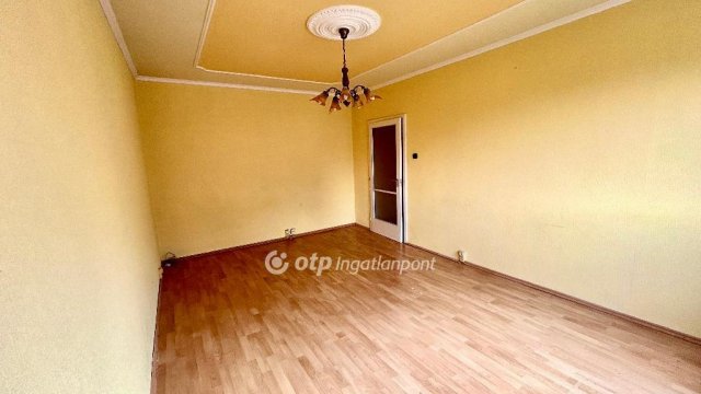 Eladó panellakás, Győrött 47.8 M Ft, 1+2 szobás