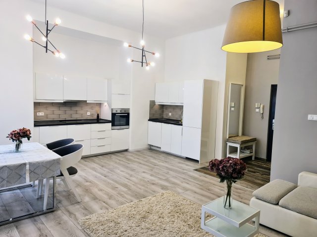 Kiadó téglalakás, albérlet, V. kerületben, Petőfi Sándor utcában