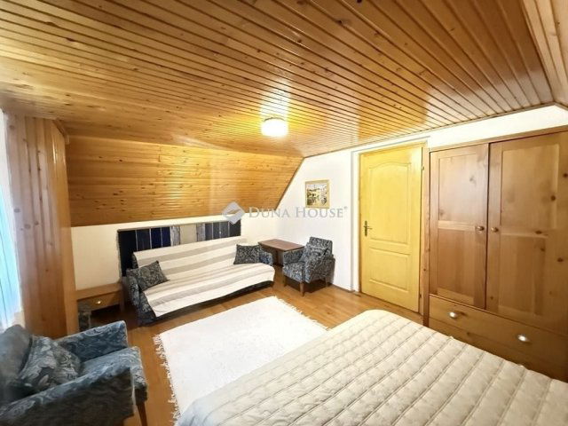 Eladó családi ház, Balatonfenyvesen 179.9 M Ft, 5 szobás