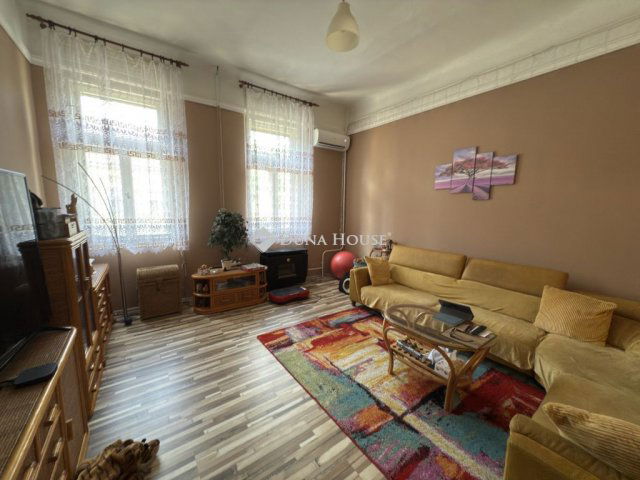 Eladó családi ház, Budapesten, XV. kerületben 89.9 M Ft
