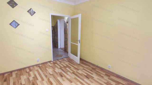 Kiadó panellakás, albérlet, Szolnokon 130 E Ft / hó, 1+1 szobás