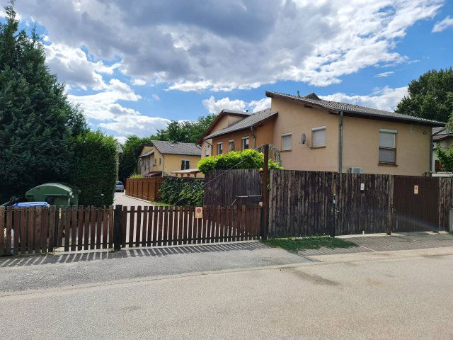 Eladó téglalakás, Szigetszentmiklóson 55.9 M Ft, 2+2 szobás