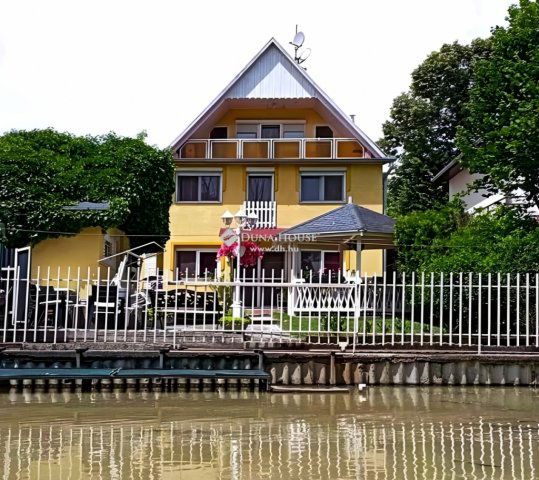 Eladó családi ház, Szigetszentmiklóson 109.9 M Ft, 8 szobás