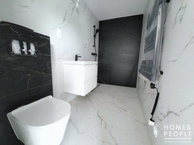 Eladó téglalakás, Szegeden 104.99 M Ft, 3 szobás