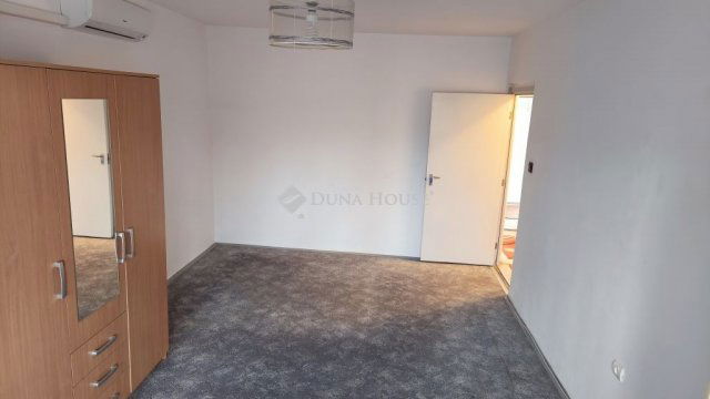 Eladó panellakás, Pécsett, Nagy Imre úton 40.9 M Ft, 2 szobás