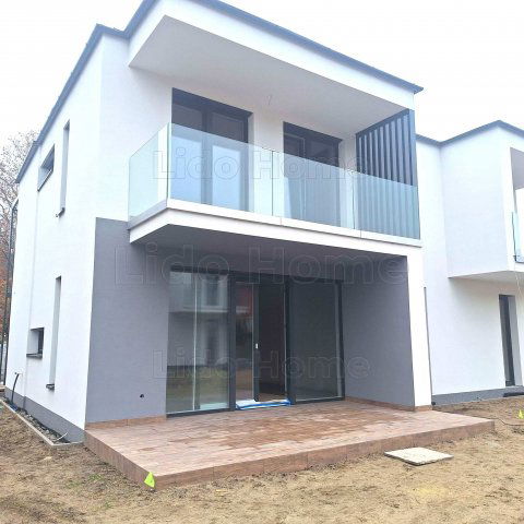 Eladó téglalakás, Siófokon 209 M Ft, 5 szobás