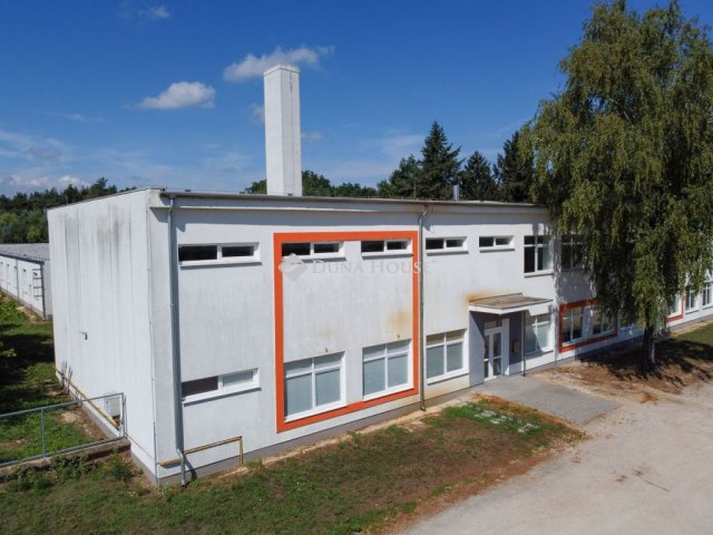 Eladó ipari ingatlan, Celldömölkön 940 M Ft