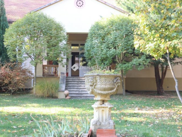 Eladó családi ház, Pécsváradon 189 M Ft, 7 szobás