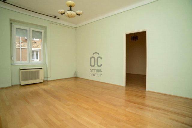 Eladó téglalakás, Budapesten, III. kerületben, Bécsi úton