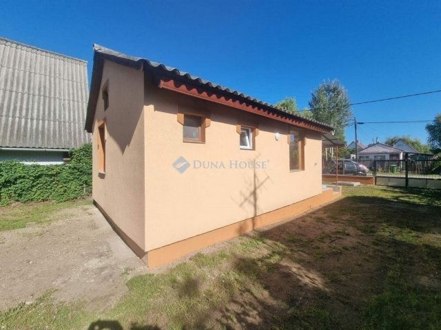 Eladó nyaraló, Tóalmáson 22 M Ft, 2 szobás