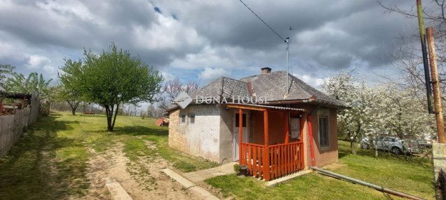Eladó családi ház, Dombóváron 10.5 M Ft, 1 szobás