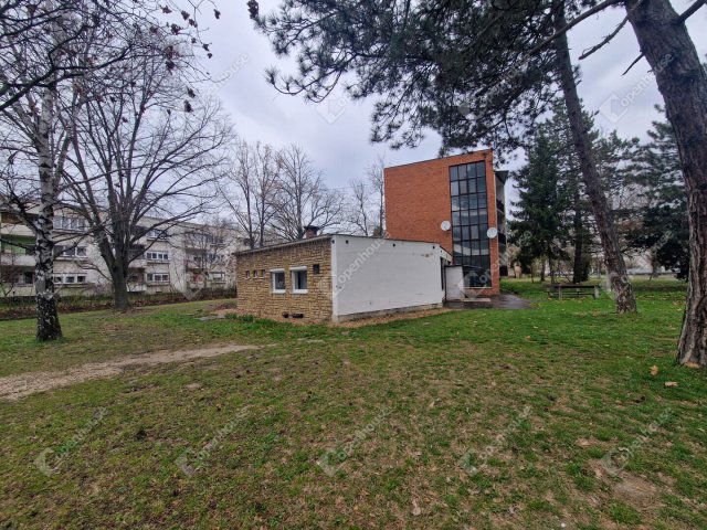 Eladó téglalakás, Almásfüzitőn 38.5 M Ft, 3 szobás