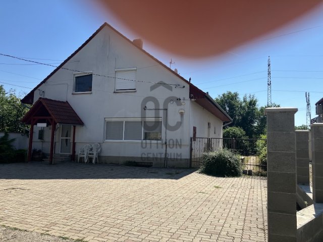 Eladó családi ház, Pécsett 140 M Ft, 6 szobás