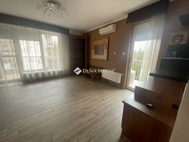 Eladó téglalakás, Kecskeméten 88 M Ft, 3 szobás