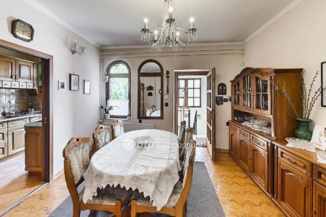 Eladó téglalakás, Székesfehérvárott 79.99 M Ft, 5+1 szobás