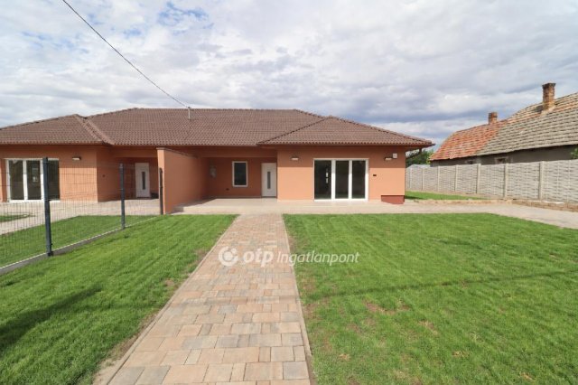 Eladó ikerház, Bugyin 125 M Ft, 4 szobás / költözzbe.hu