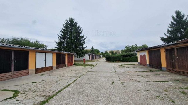Eladó garázs, Kaposváron 7 M Ft, 1 szobás / költözzbe.hu