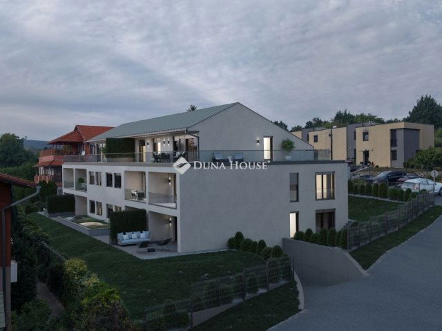 Eladó téglalakás, Pécsett 79.9 M Ft, 3 szobás