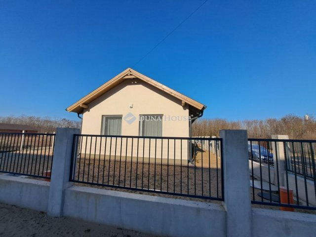 Eladó ikerház, Vasadon 73.9 M Ft, 4 szobás / költözzbe.hu