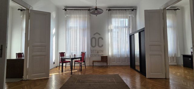 Eladó téglalakás, Budapesten, V. kerületben, Semmelweis utcában