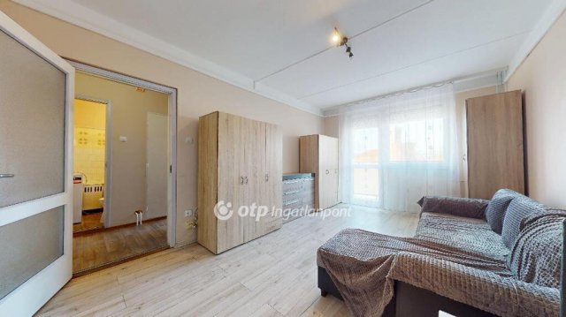 Eladó panellakás, Miskolcon 34 M Ft, 1+1 szobás