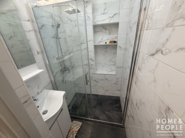 Eladó téglalakás, Szegeden 55.5 M Ft, 2 szobás