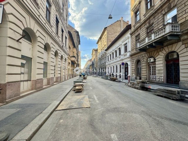 Eladó üzlethelyiség, Budapesten, VI. kerületben 124.99 M Ft