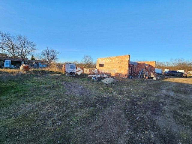 Eladó családi ház, Tápióságon 64.9 M Ft, 3 szobás