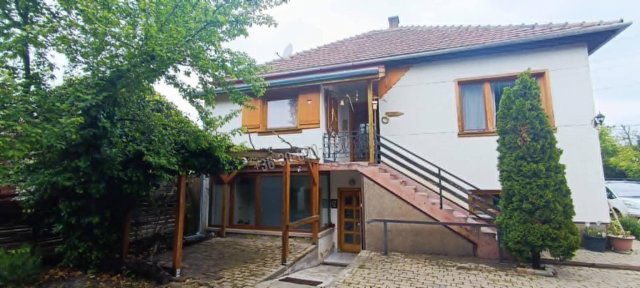 Eladó családi ház, Dabason 88.9 M Ft, 6 szobás