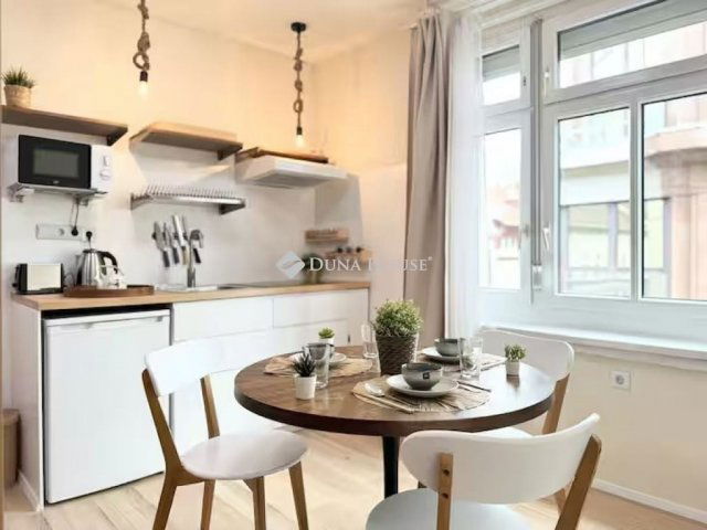 Eladó téglalakás, Budapesten, VI. kerületben 102.9 M Ft