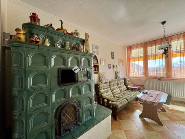 Eladó téglalakás, Balatonfüreden 82.9 M Ft, 4 szobás