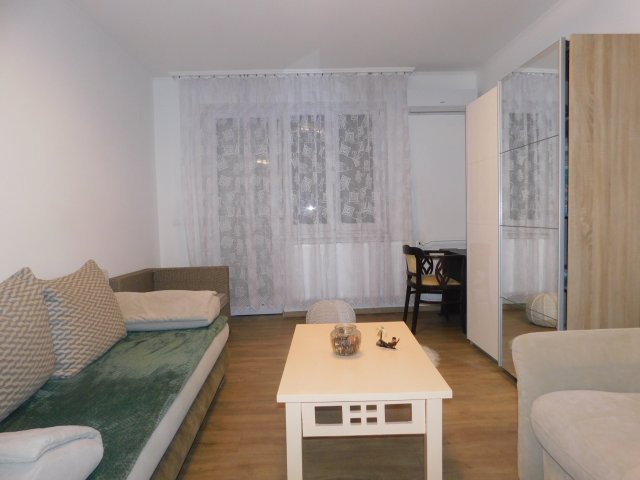 Eladó panellakás, Keszthelyen 59.8 M Ft, 3 szobás