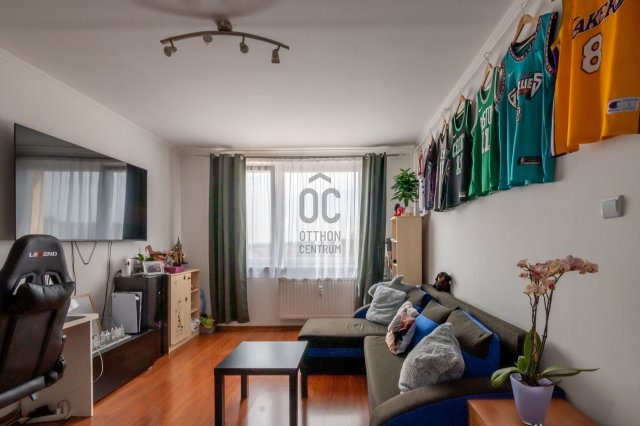 Eladó panellakás, Várpalotán 37.7 M Ft, 2 szobás