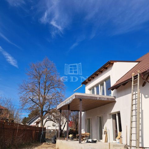 Eladó téglalakás, Balatonakarattyán 140 M Ft, 4 szobás